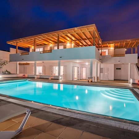 Villa Dedalos - A Luxury Large Villa With A Heated Pool In Пуерто-Калеро Екстер'єр фото