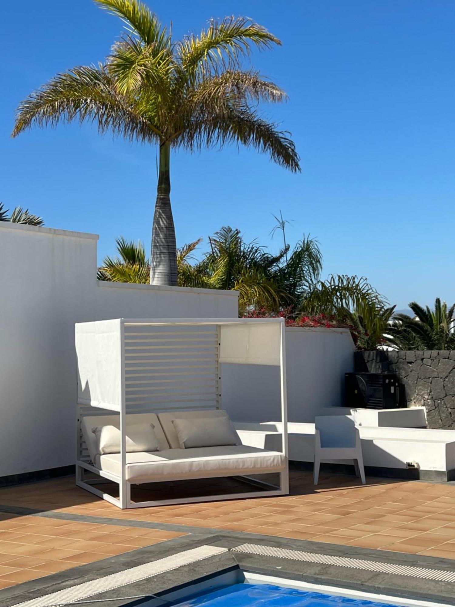 Villa Dedalos - A Luxury Large Villa With A Heated Pool In Пуерто-Калеро Екстер'єр фото