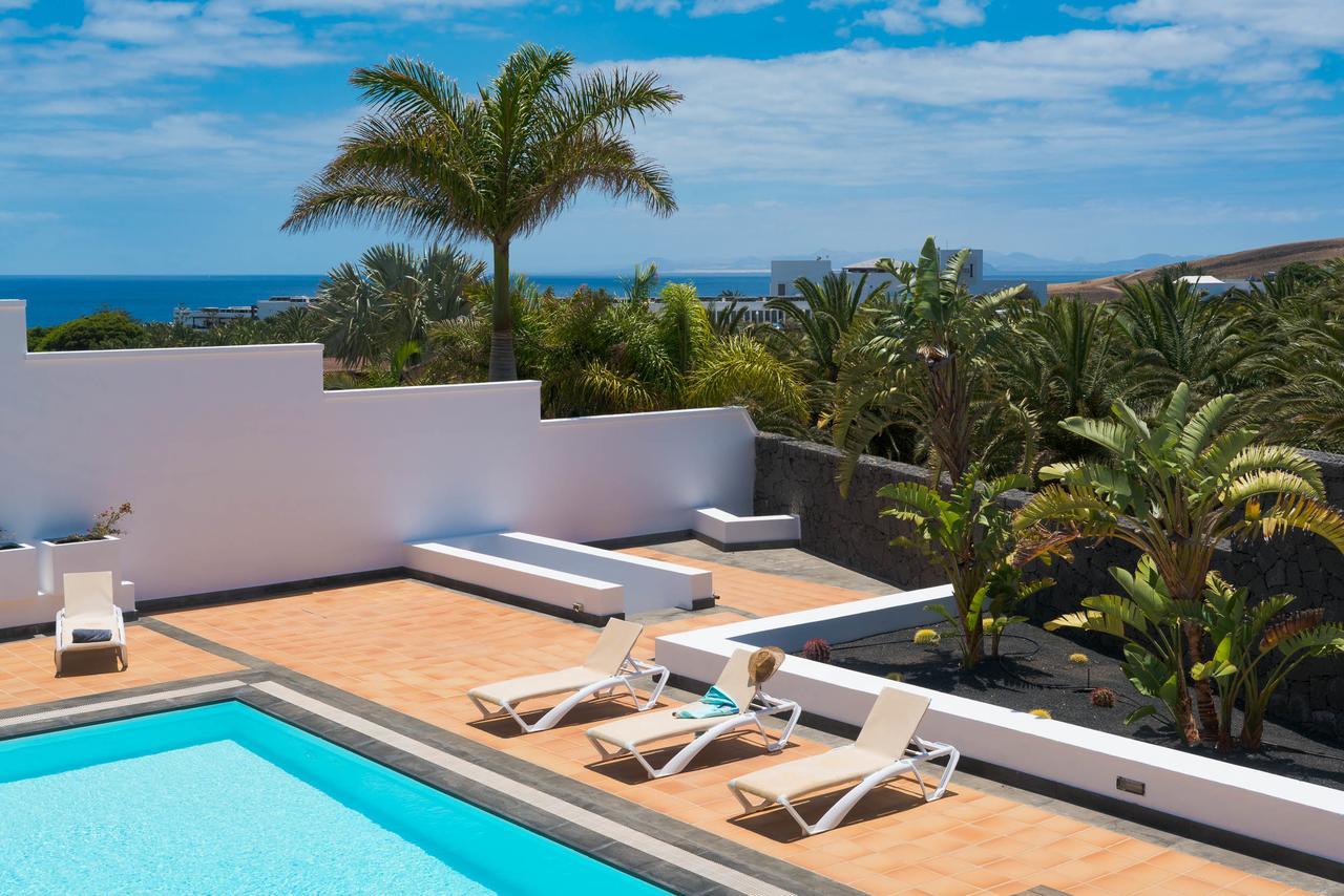 Villa Dedalos - A Luxury Large Villa With A Heated Pool In Пуерто-Калеро Екстер'єр фото